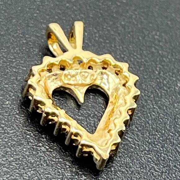 Signed 10K Yellow Gold Diamond Heart 0.20ct TW 20 Diamond 1.25g Pendant - Picture 8 of 11